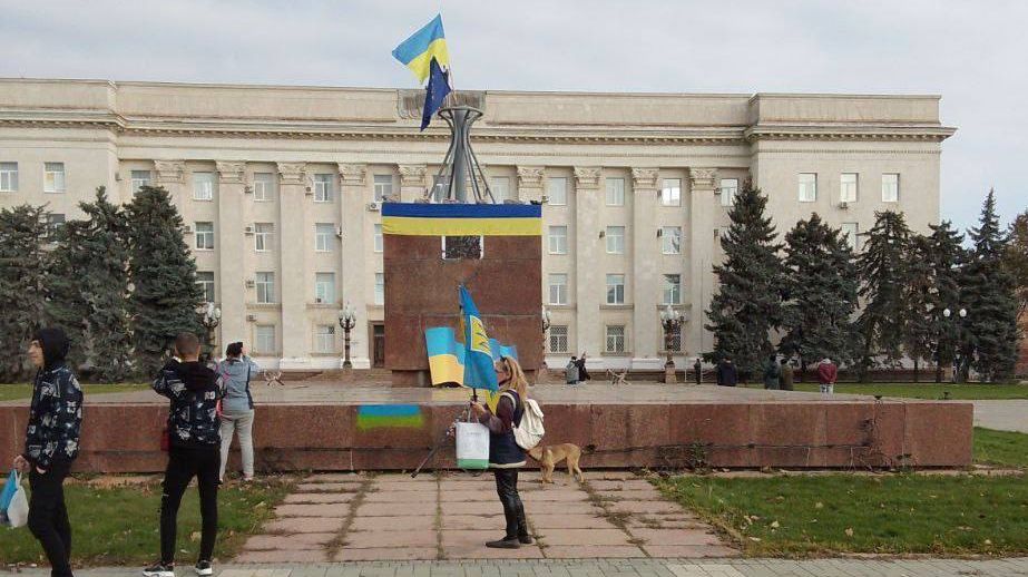 Nad Chersonem už vlaje ukrajinská vlajka